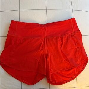 Lululemon Speed Up Mid-Rise Lined Short 4” in size 6